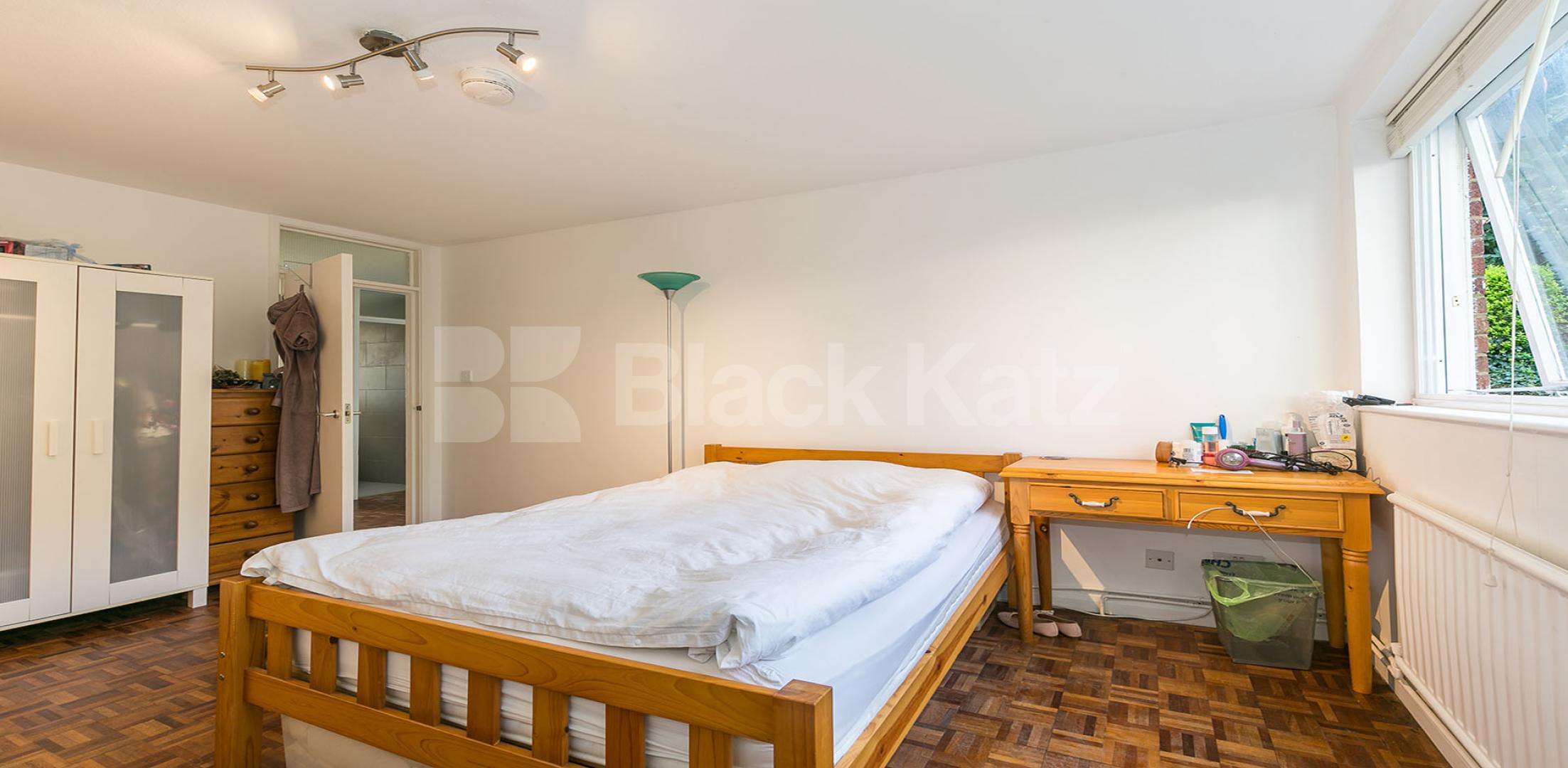 			New Instruction In Heart Of Crouch End !, 2 Bedroom, 1 bath, 1 reception Flat			 Waverley Road , Crouch End